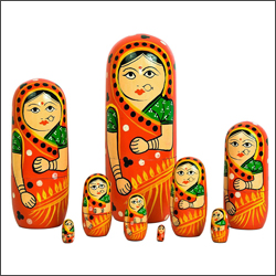 3. Handpainted Wooden Traditional Russian Nesting Dolls Toys For Kids And Home Decoration